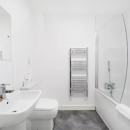 One And Two Bed Apartments Slough Near Heathrow Colnbrook Exterior photo
