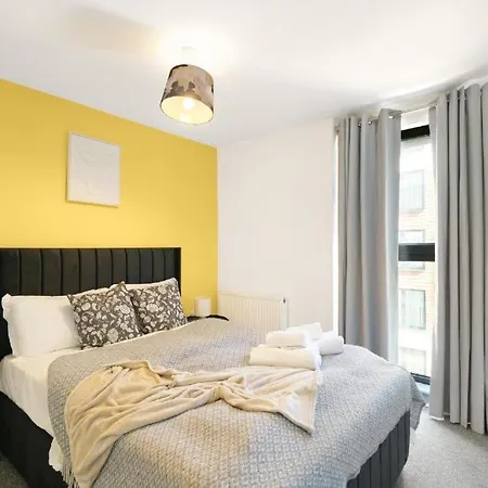 One And Two Bed Apartments Slough Near Heathrow Colnbrook Exterior photo
