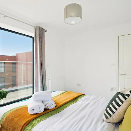 One And Two Bed Apartments Slough Near Heathrow Colnbrook Exterior photo