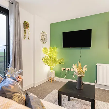 One And Two Bed Apartments Slough Near Heathrow Colnbrook Exterior photo